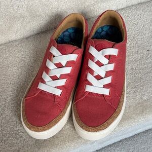 REVITALIGN Slip on Coral Sneakers with Cork accent